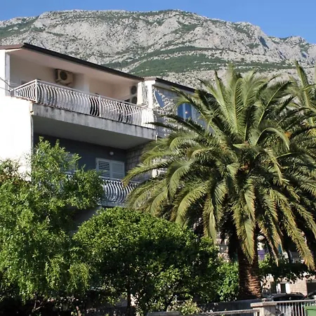 With A Parking Space - 16521 Makarska